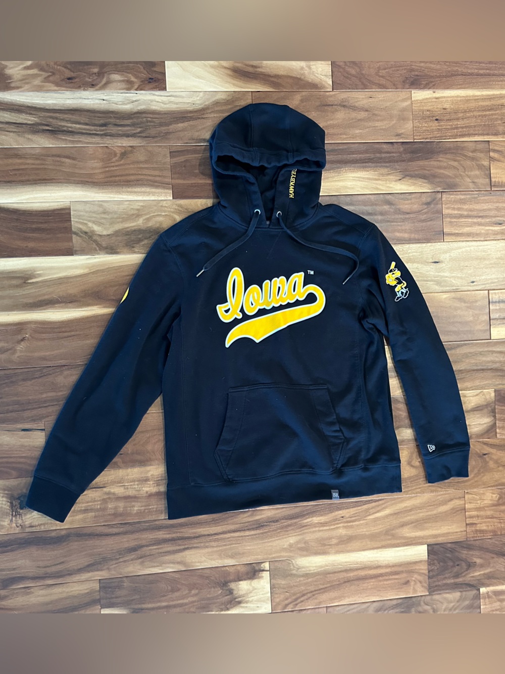 New Era Black Iowa Hawkeye Hoodie size XL